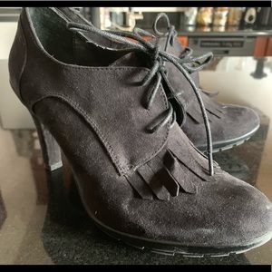Tahari black suede booties size 8M. New